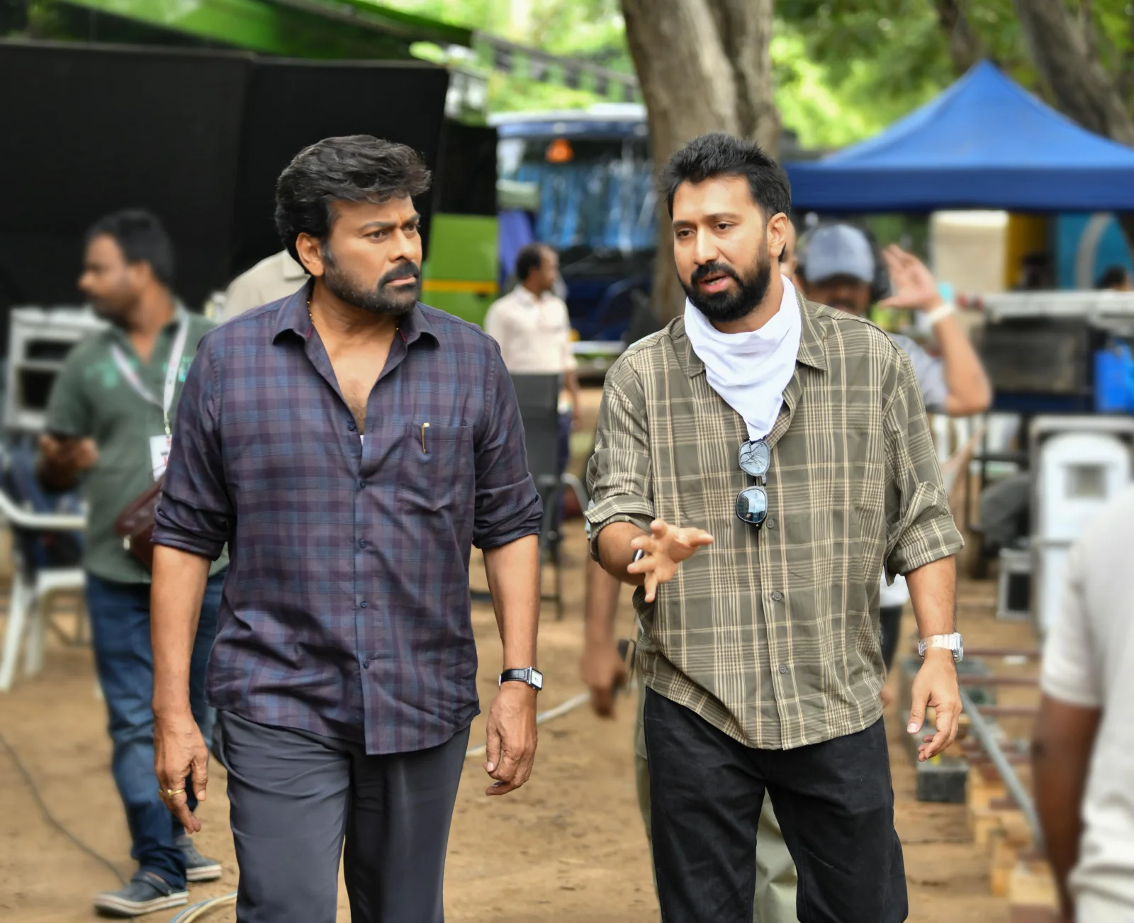 The Boss in Deep Focus: Megastar Chiranjeevi & Bobby Kolli Shift Into Top Gear for Kaaka’s Mammoth Hyderabad Leg!